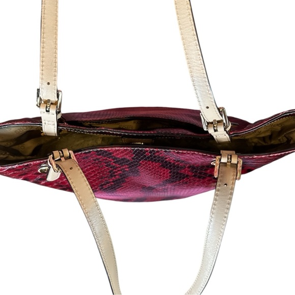 MICHAEL Michael Kors Jet Set Embossed Leather Bucket Tote EUC - Picture 9 of 13